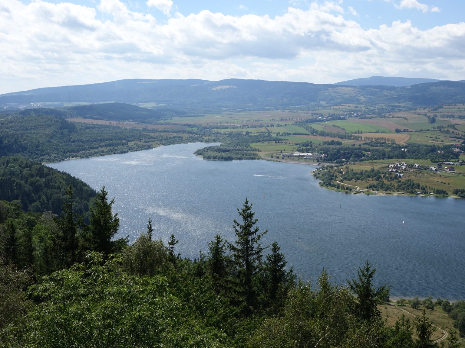 Czy łodzie spalinowe powinny pływać po Bukówce? Weź udział w ankiecie!