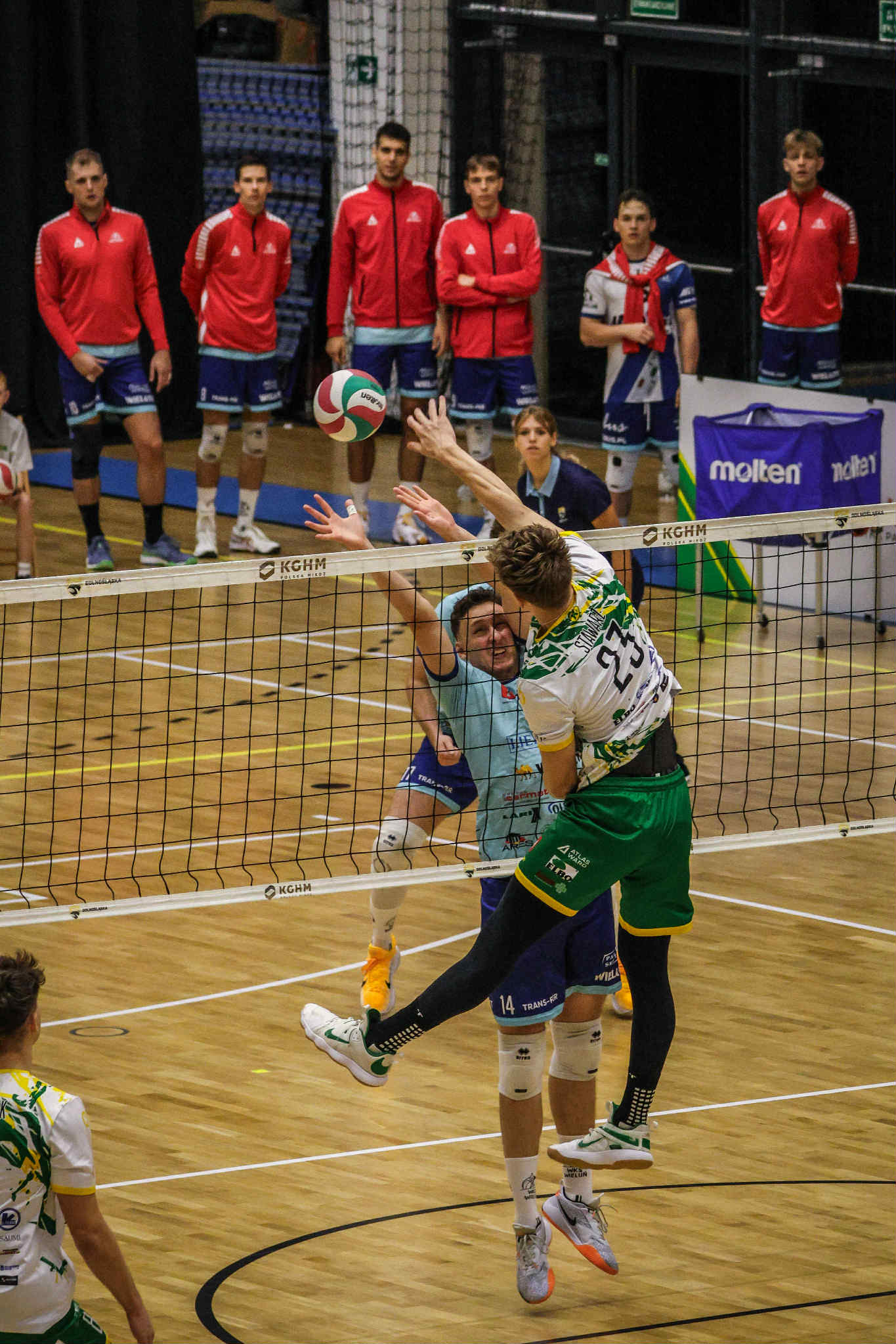 Maciej Stawarz z zespołem liderem