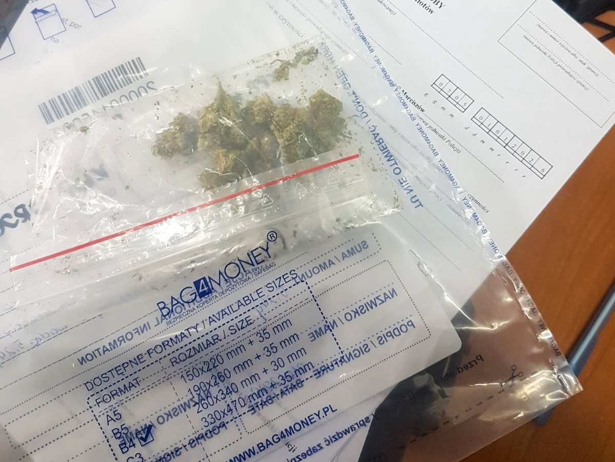 Interwencja domowa w Marciszowie. 40-latek pijany i z narkotykami