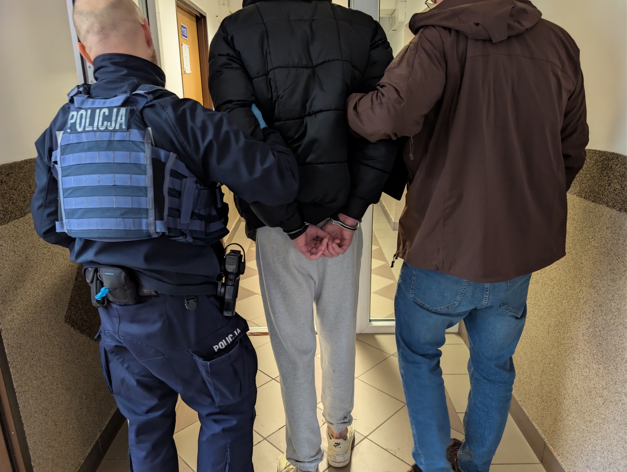 Dwóch nieletnich zatrzymanych w Lubawce. Jeden posiadał marihuanę, drugi był poszukiwany przez sąd