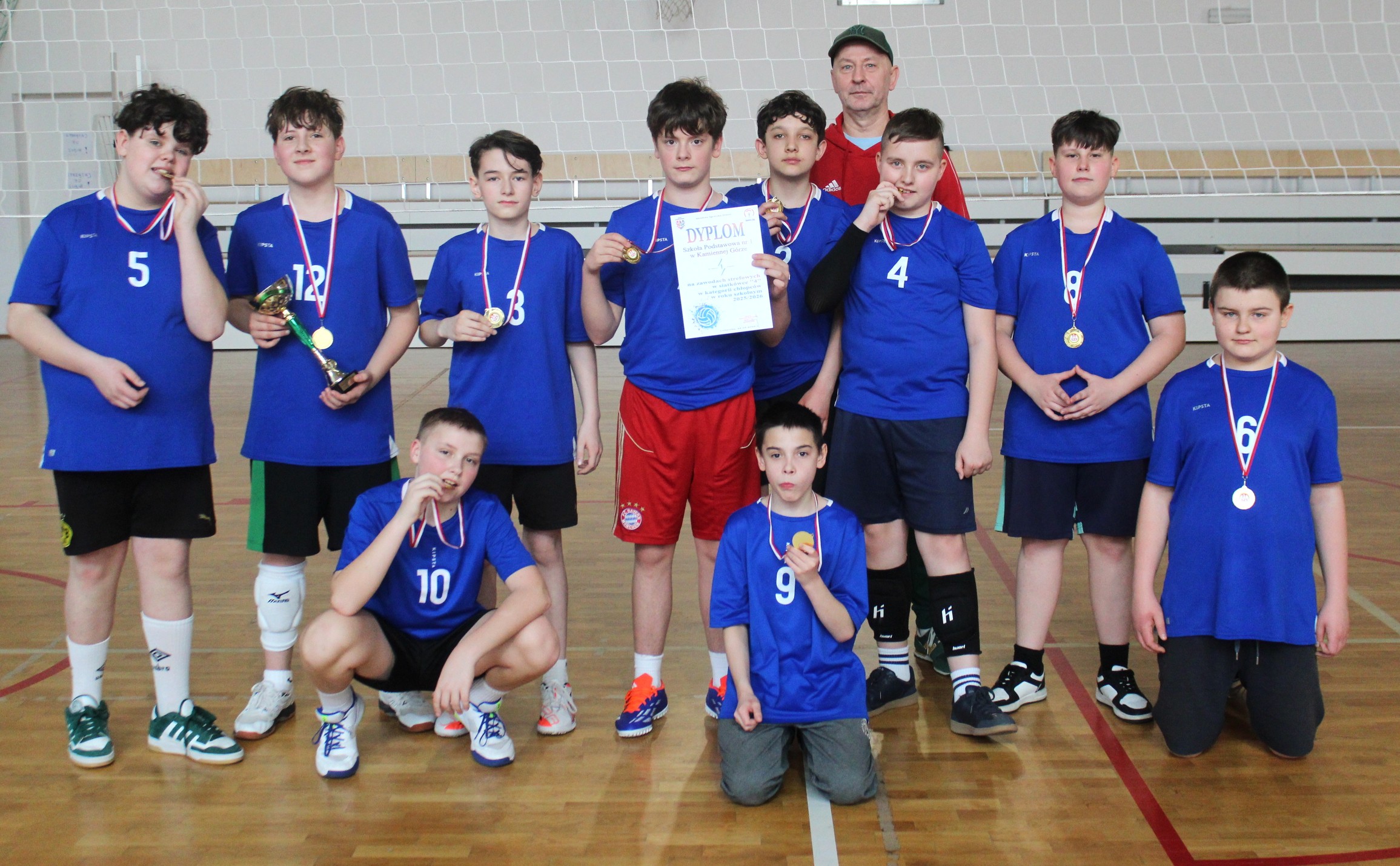 „Jedynka” pozamiatała w strefie