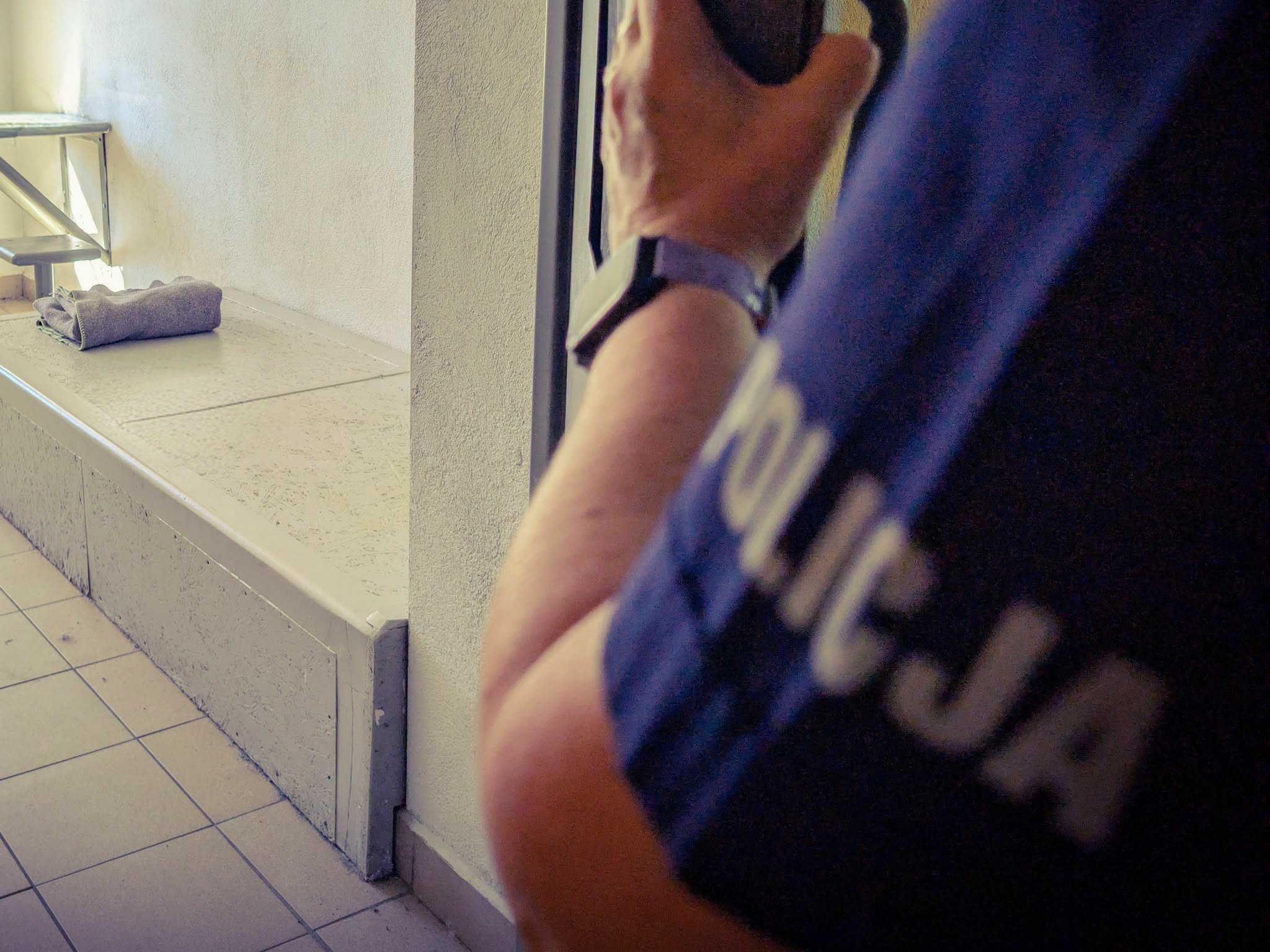 Chełmsko Śląskie. 36-latek zaatakował policjantów i miał znęcać się nad matką