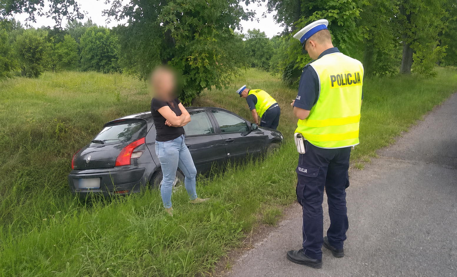 Prawie 2 promile i samochód w rowie. 44-latkę zatrzymano dzięki reakcji świadka