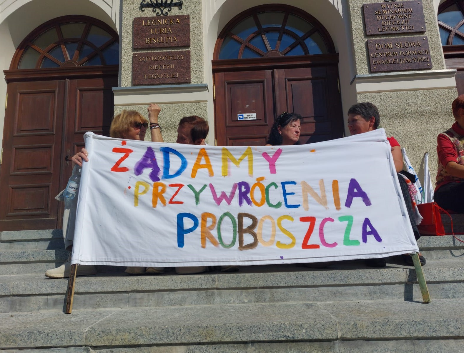 Fiaskiem zakończyły się rozmowy parafian z biskupem. Protest w sprawie ks. Langenfelda będzie trwał